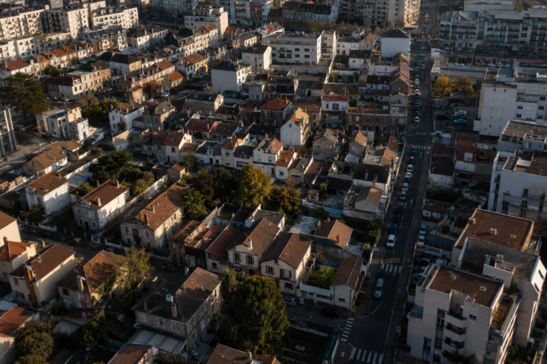 Vue aerienne d un quartier residentiel dense