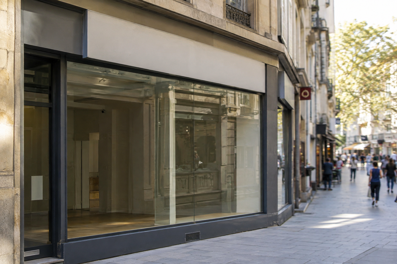 Vitrine de local commercial en centre-ville